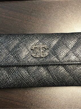 CHANEL authentic Textured Wallet, black and silver space for 12 Cards